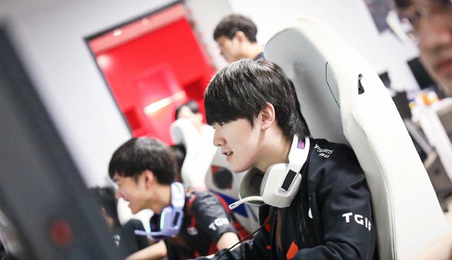 爱德华兹 爱德华兹